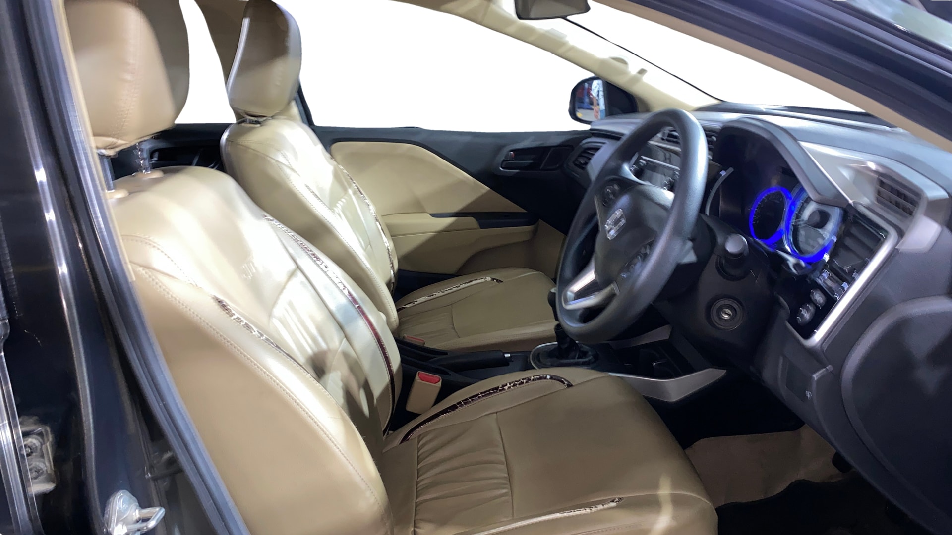 View 2015 Honda City ZX MT Diesel Anniversary Edition Image 25 Used 2015 Honda City ZX MT Diesel Anniversary Edition Image 25