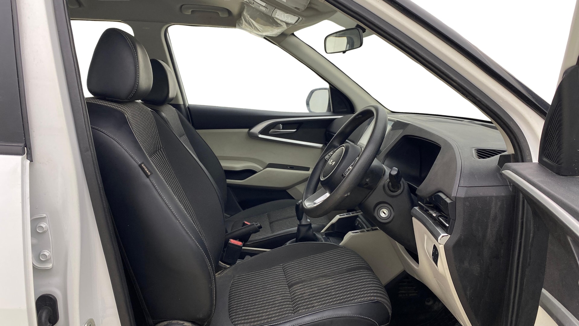 View 2023 Kia Carens Prestige 1.5 Diesel 7 STR Image 27 Used 2023 Kia Carens Prestige 1.5 Diesel 7 STR Image 27