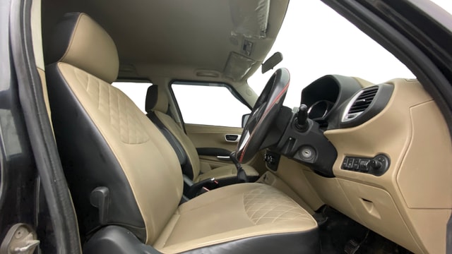 View Mahindra TUV300 Image 25 Used Mahindra TUV300 Image 25