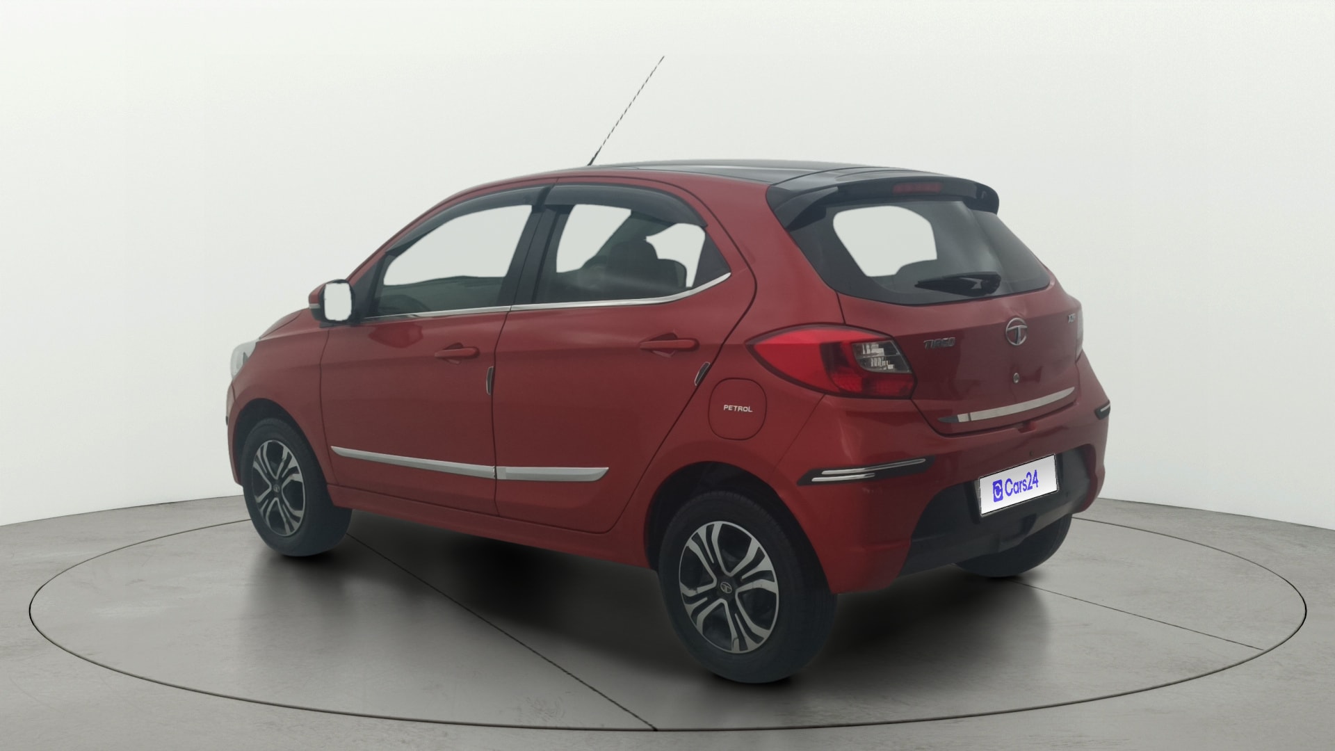 View 2019 Tata Tiago Revotorq XB Image 2 Used 2019 Tata Tiago Revotorq XB Image 2