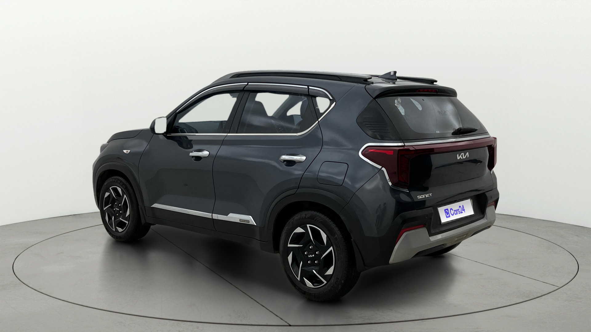 View 2024 Kia Sonet HTE Petrol Image 2 Used 2024 Kia Sonet HTE Petrol Image 2
