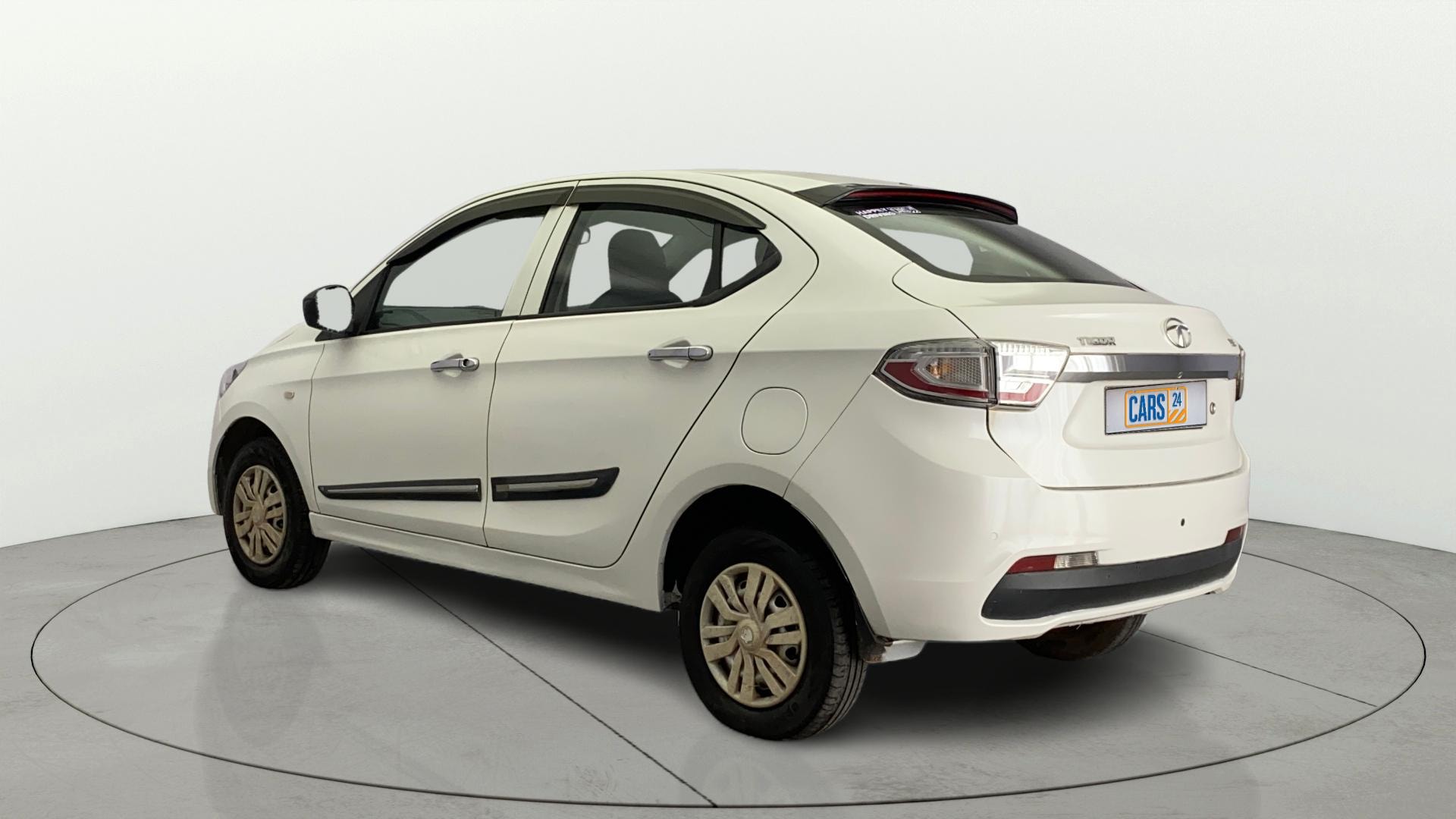 View 2019 Tata Tigor XE Diesel Image 2 Used 2019 Tata Tigor XE Diesel Image 2