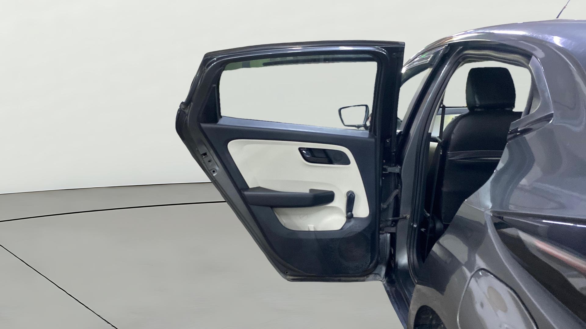 View 2022 Tata Altroz XE Plus Petrol Image 14 Used 2022 Tata Altroz XE Plus Petrol Image 14