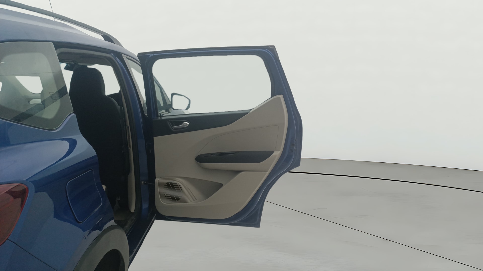 View 2019 Renault Triber RXZ Image 7 Used 2019 Renault Triber RXZ Image 7