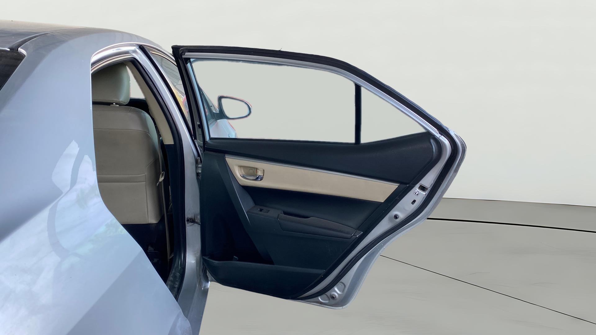 View 2015 Toyota Corolla Altis 1.8 VL AT Image 5 Used 2015 Toyota Corolla Altis 1.8 VL AT Image 5