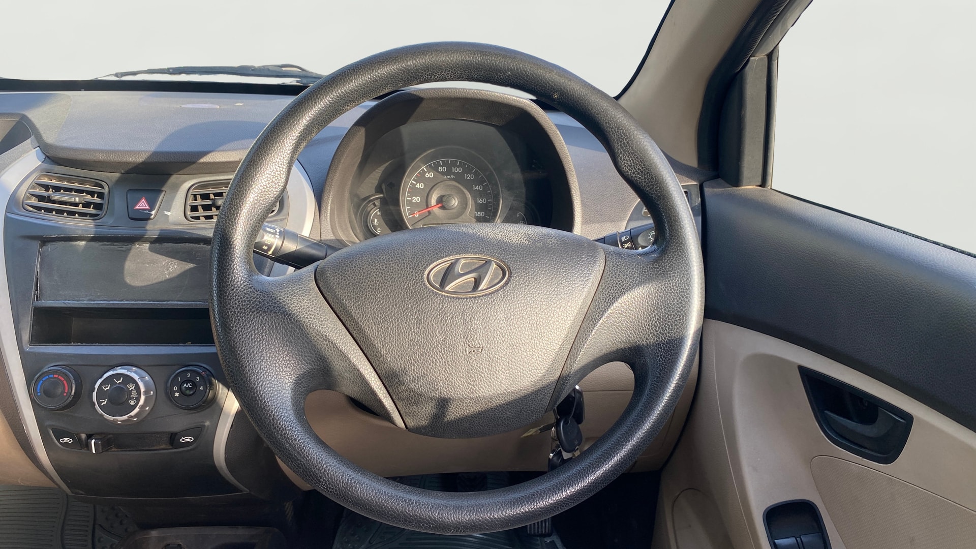 View 2016 Hyundai EON Era Plus Image 14 Used 2016 Hyundai EON Era Plus Image 14
