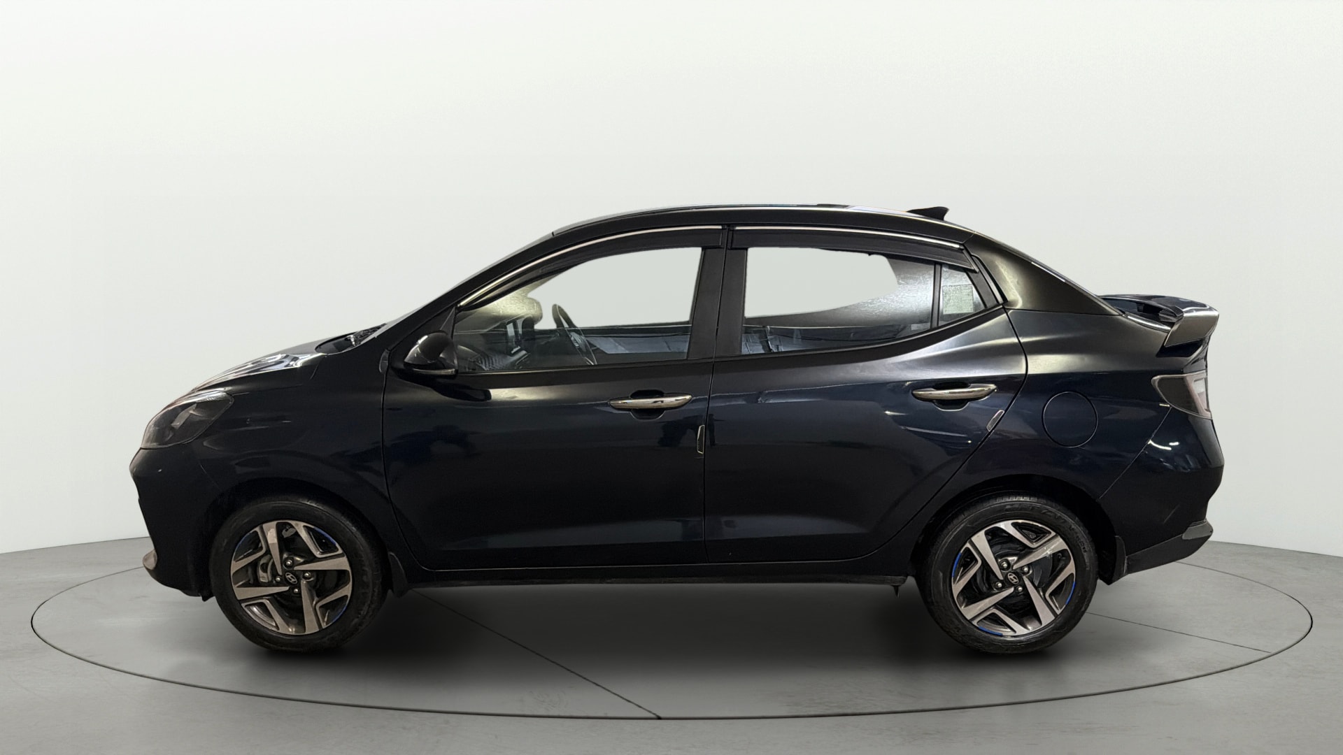 View 2023 Hyundai Aura SX MT CNG Image 5 Used 2023 Hyundai Aura SX MT CNG Image 5