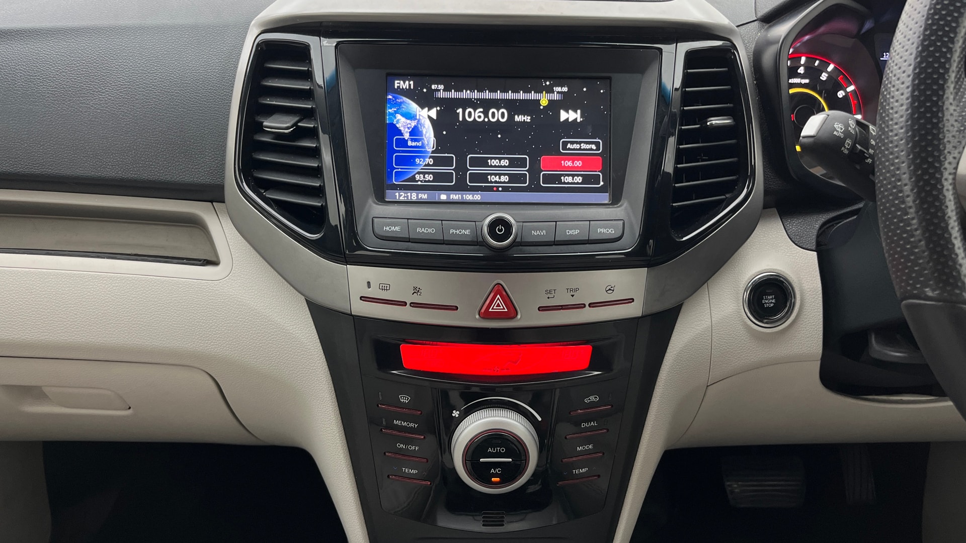 View 2022 Mahindra XUV300 W4 Petrol BS IV Image 33 Used 2022 Mahindra XUV300 W4 Petrol BS IV Image 33