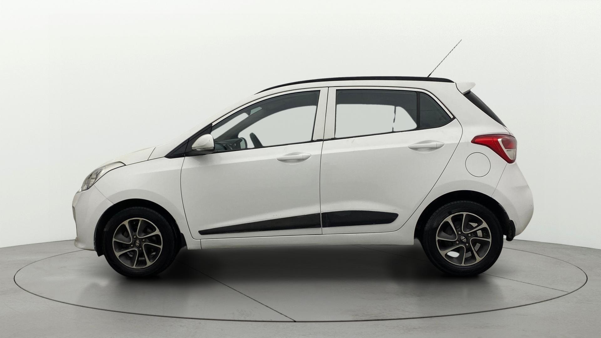 View 2019 Hyundai Grand i10 1.2 Sportz AT Petrol Image 5 Used 2019 Hyundai Grand i10 1.2 Sportz AT Petrol Image 5