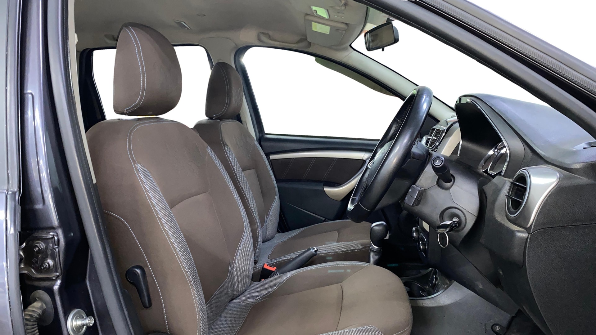 View 2021 Renault Duster 1.3L Turbo Petrol RXZ CVT Image 18 Used 2021 Renault Duster 1.3L Turbo Petrol RXZ CVT Image 18