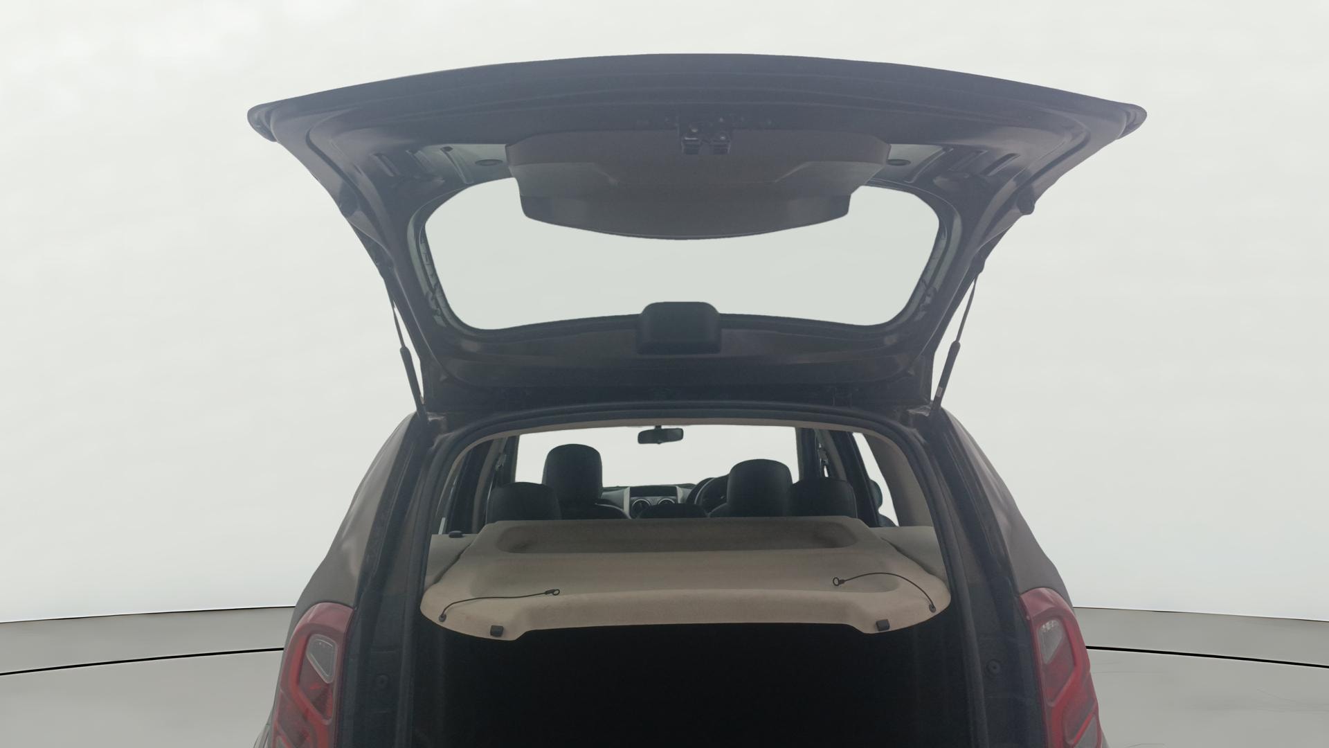 View 2017 Renault Duster Petrol RXL Image 16 Used 2017 Renault Duster Petrol RXL Image 16