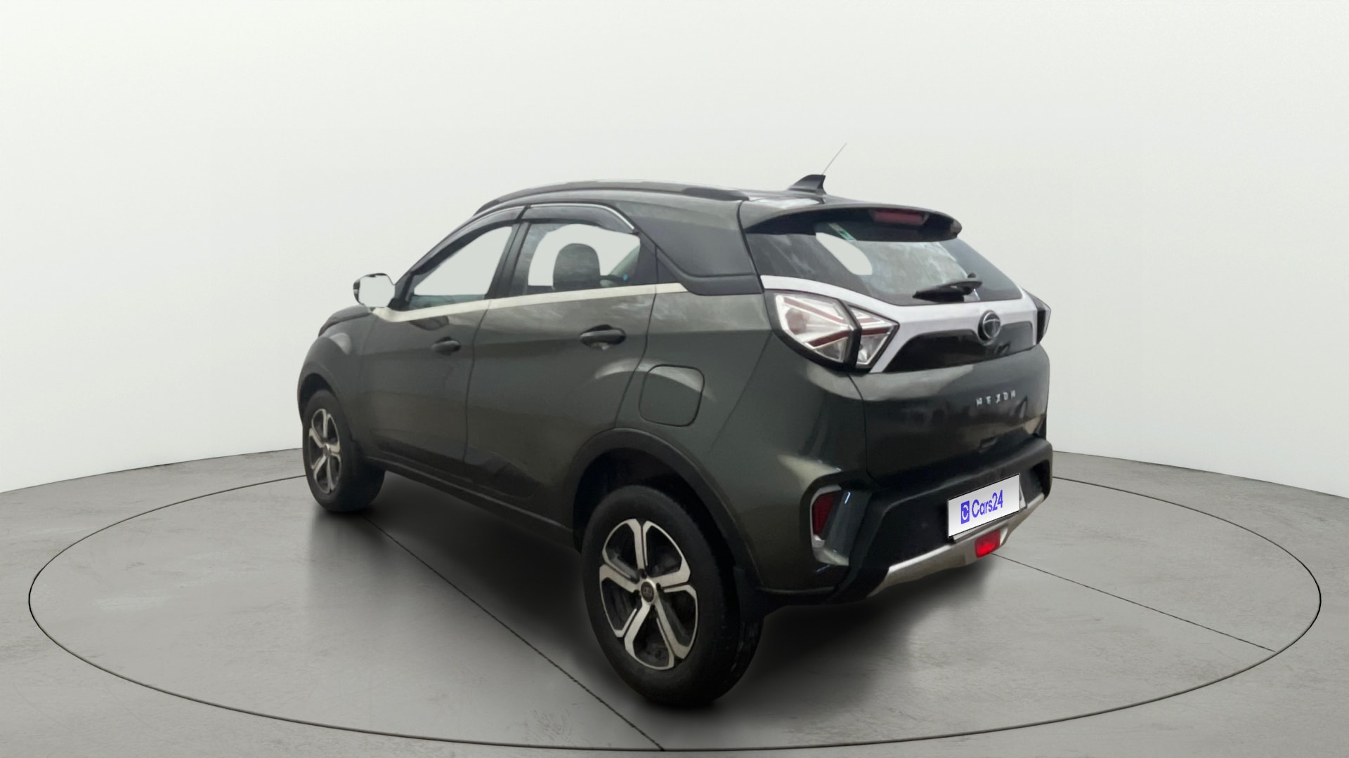 View 2022 Tata Nexon Revotron XE Image 2 Used 2022 Tata Nexon Revotron XE Image 2