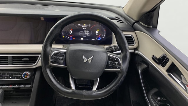 View Mahindra XUV700 Image 14 Used Mahindra XUV700 Image 14