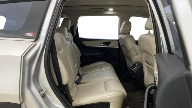 View Mahindra XUV700 Image 38 Used Mahindra XUV700 Image 38