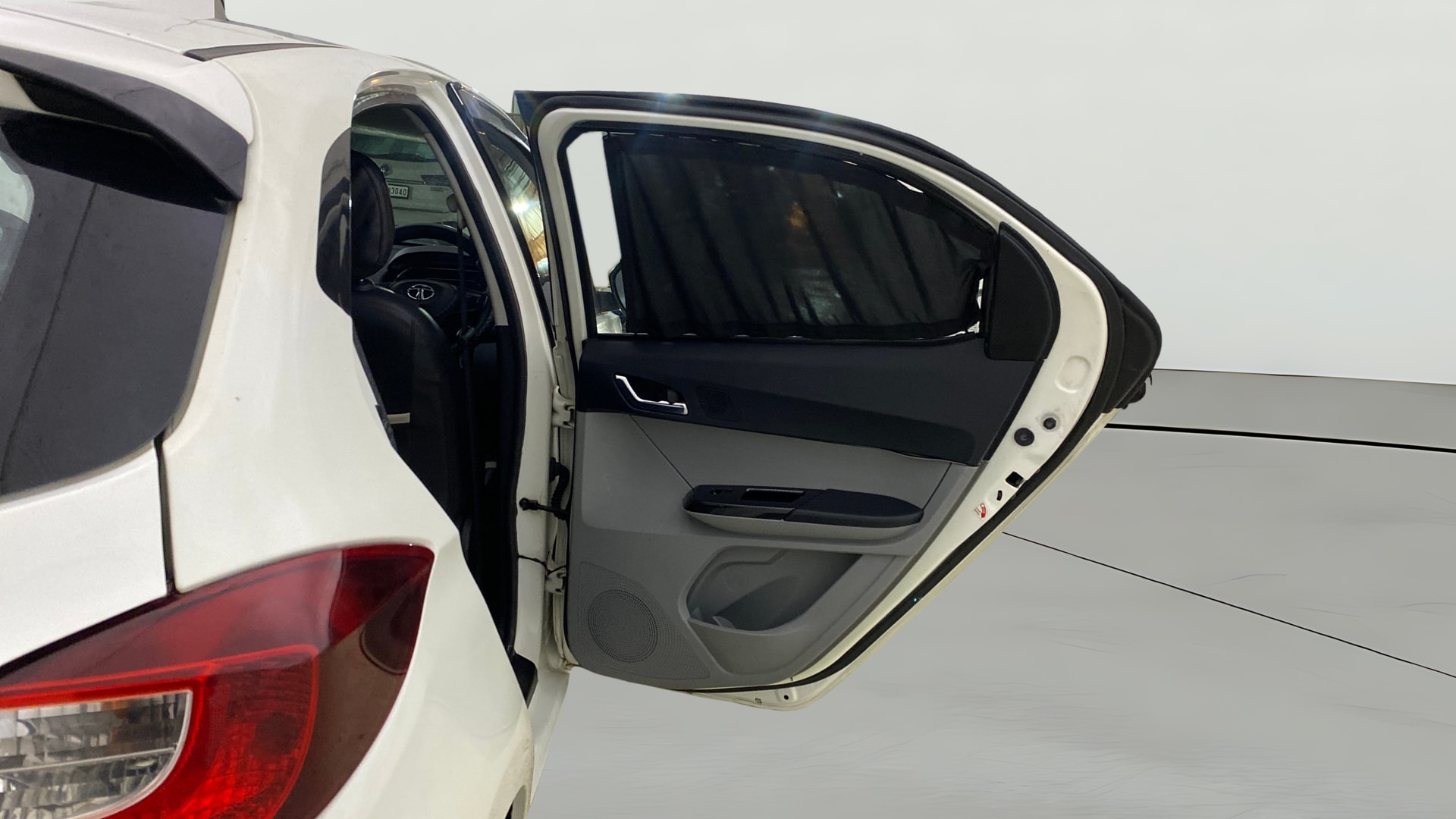 View 2021 Tata Tiago Revotorq XB Image 7 Used 2021 Tata Tiago Revotorq XB Image 7