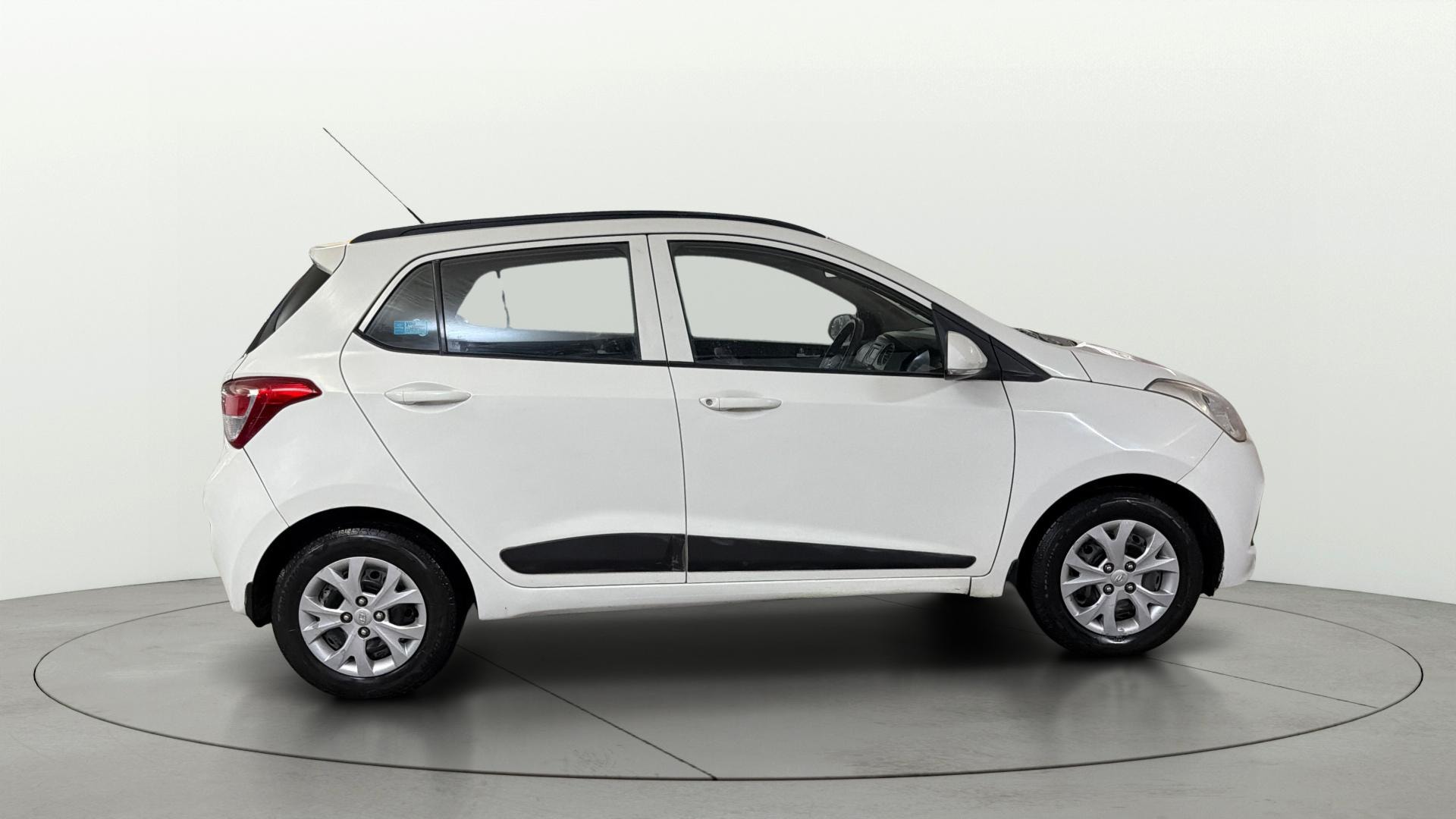 View 2016 Hyundai Grand i10 Sportz 1.2 Kappa Image 8 Used 2016 Hyundai Grand i10 Sportz 1.2 Kappa Image 8