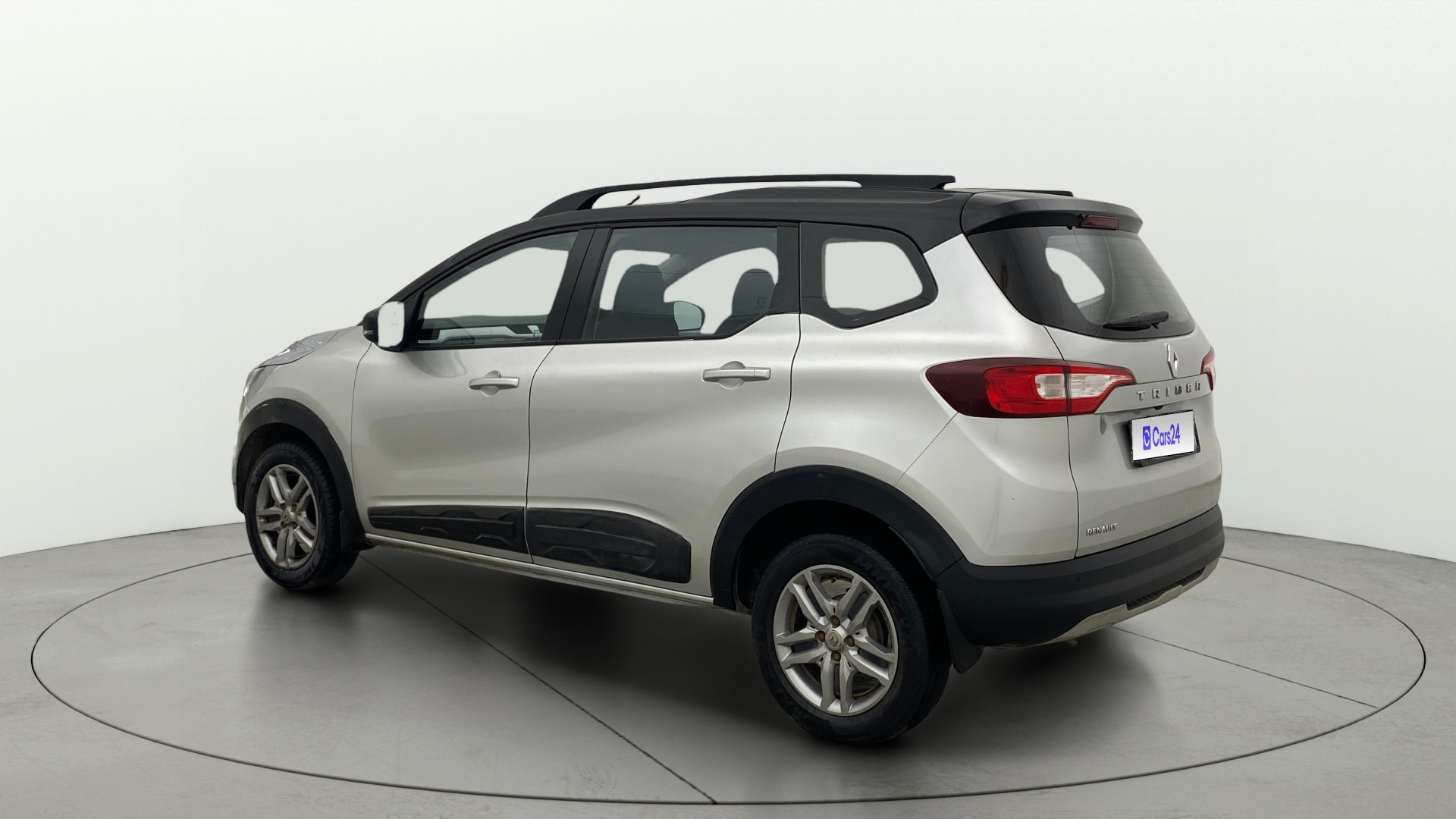 View 2022 Renault Triber RXZ Image 2 Used 2022 Renault Triber RXZ Image 2