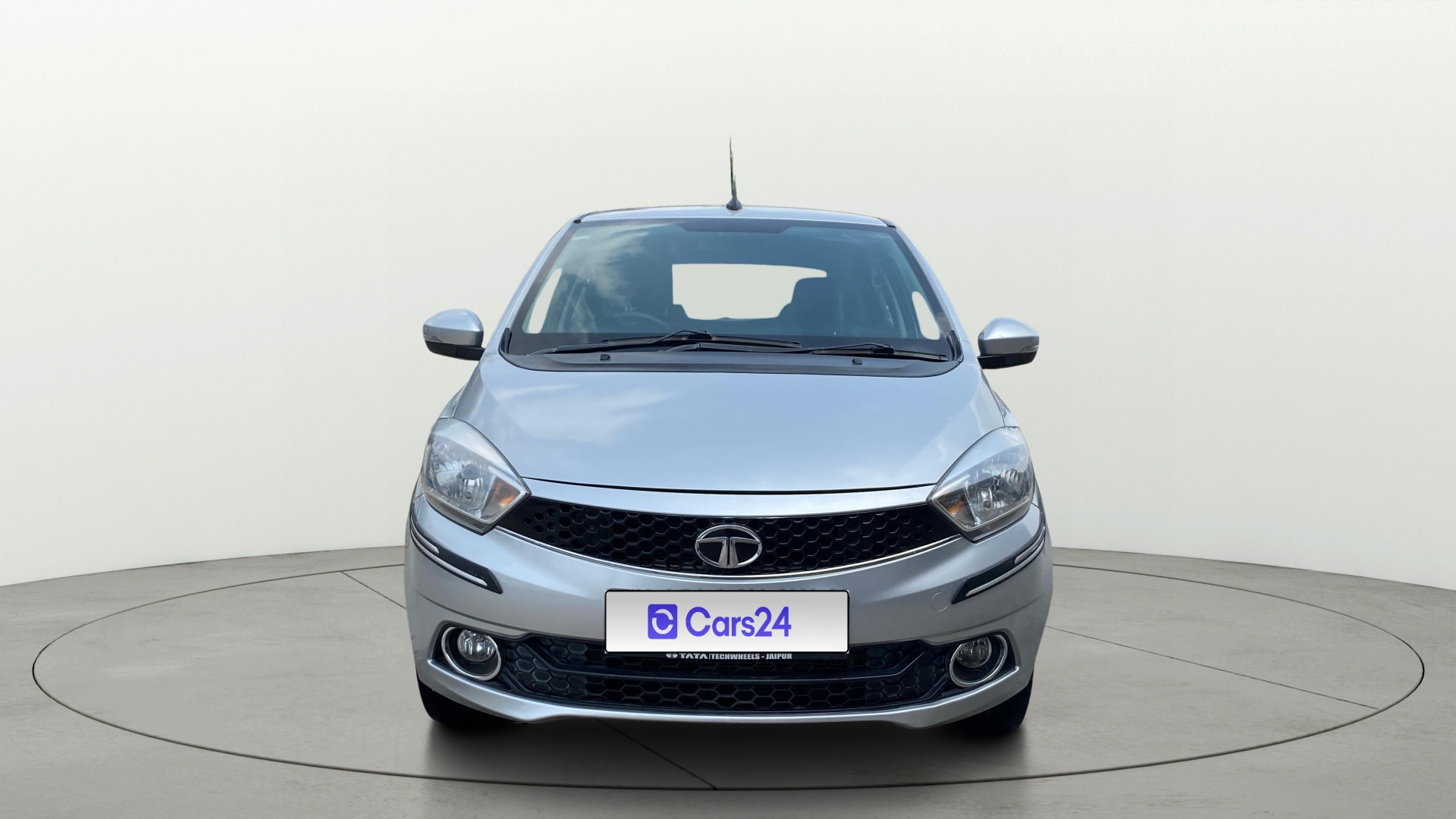 View 2018 Tata Tiago Revotorq XB Image 1 Used 2018 Tata Tiago Revotorq XB Image 1