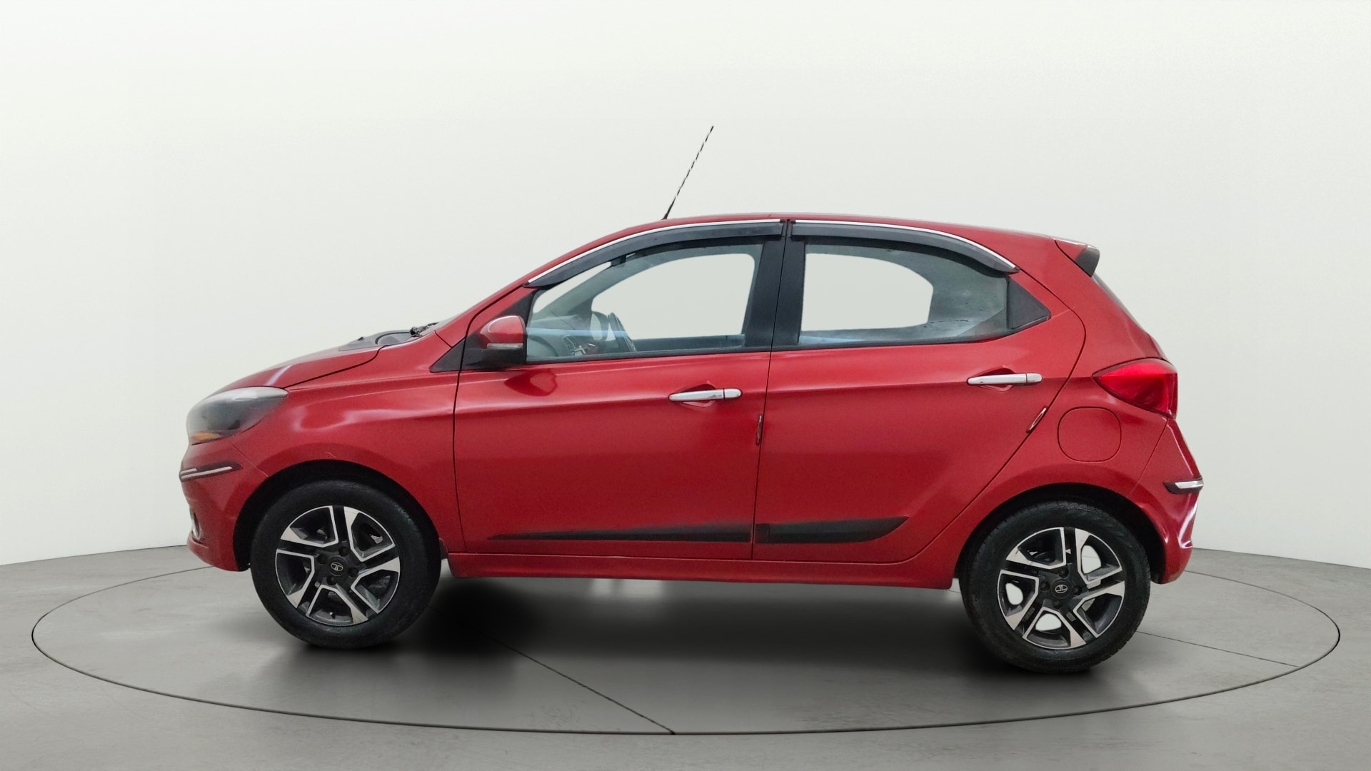 View 2019 Tata Tiago Revotorq XB Image 5 Used 2019 Tata Tiago Revotorq XB Image 5