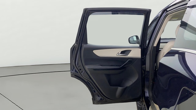 View Mahindra XUV700 Image 16 Used Mahindra XUV700 Image 16