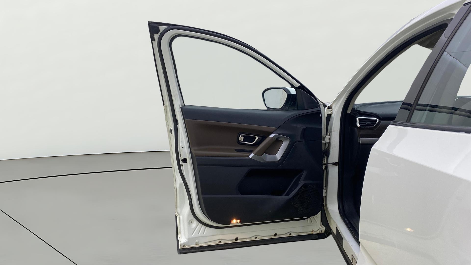 View 2020 Tata Harrier XE Image 38 Used 2020 Tata Harrier XE Image 38