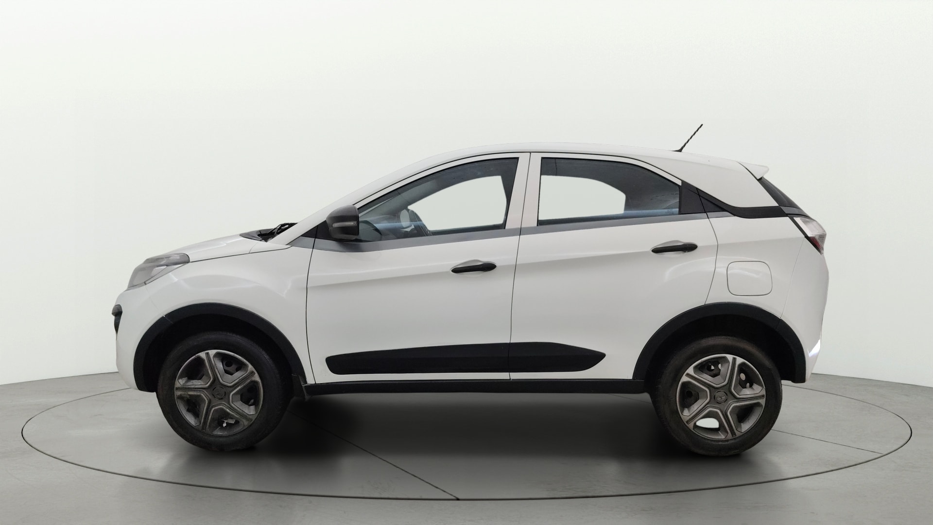View 2018 Tata Nexon Revotron XM Image 5 Used 2018 Tata Nexon Revotron XM Image 5