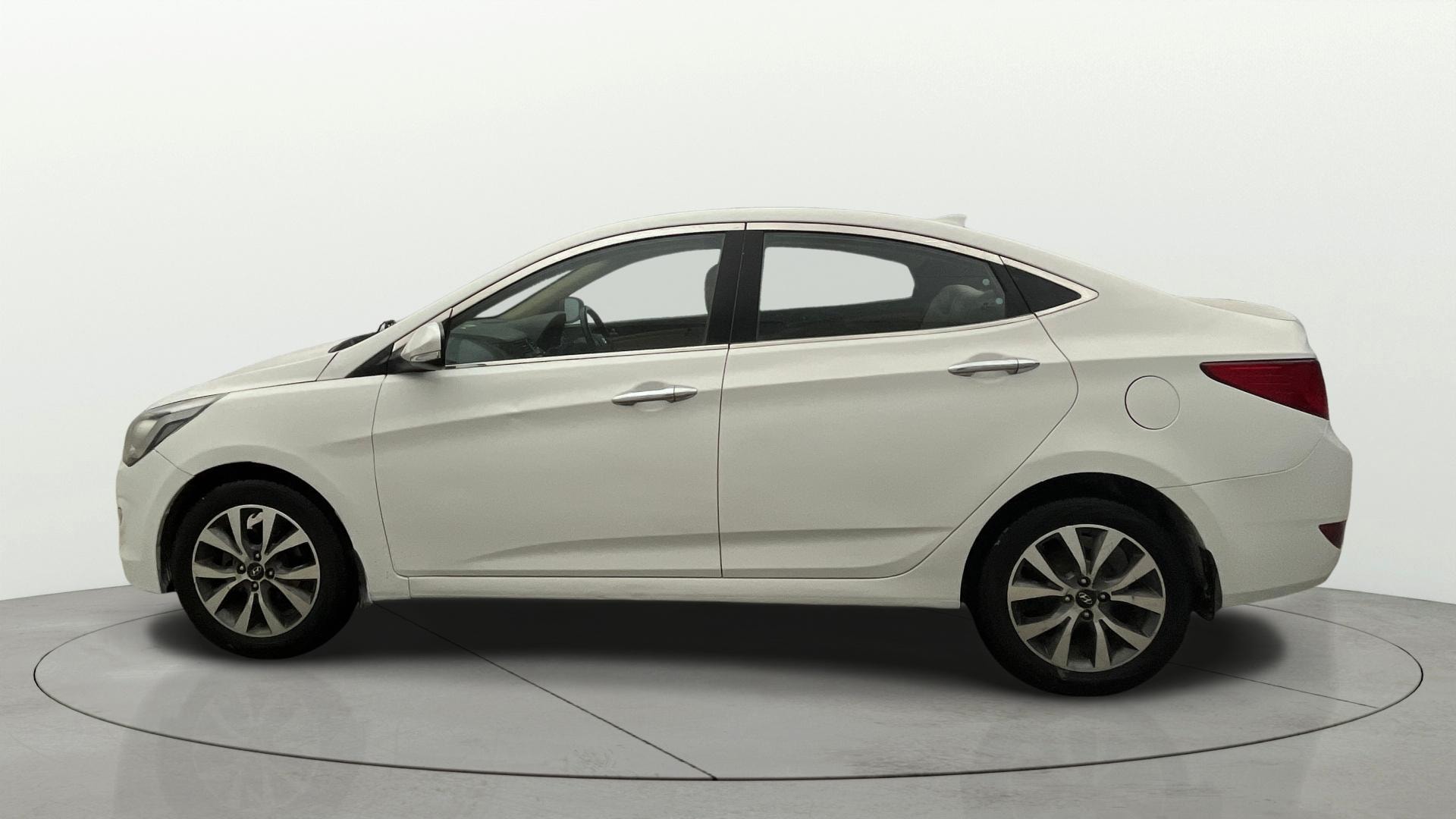 View 2016 Hyundai Verna 1.6 VTVT SX Image 5 Used 2016 Hyundai Verna 1.6 VTVT SX Image 5