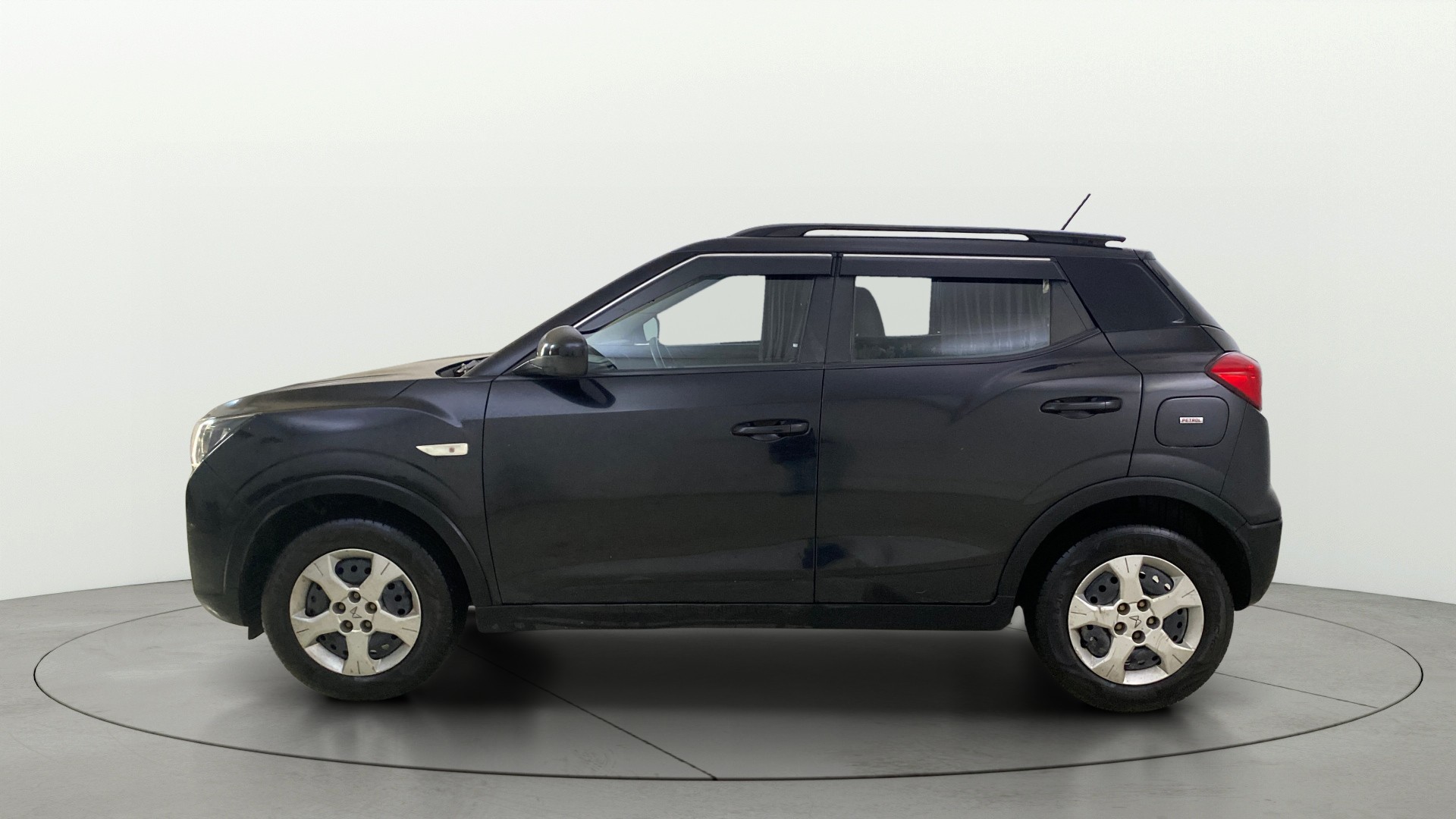 View 2024 Mahindra XUV300 W4 Petrol BS IV Image 5 Used 2024 Mahindra XUV300 W4 Petrol BS IV Image 5