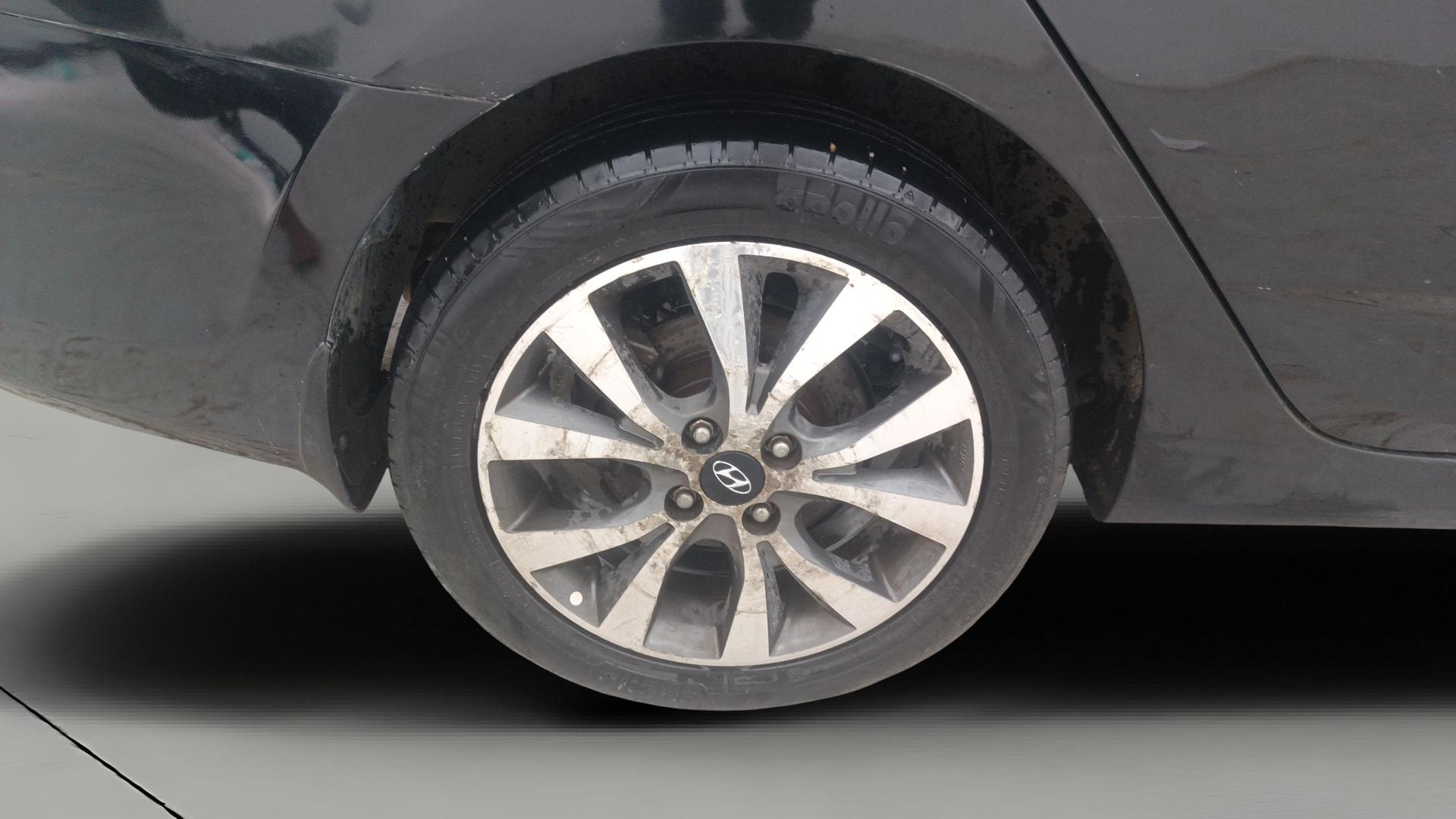 View 2014 Hyundai Fluidic Verna 1.6 VTVT SX Image 32 Used 2014 Hyundai Fluidic Verna 1.6 VTVT SX Image 32