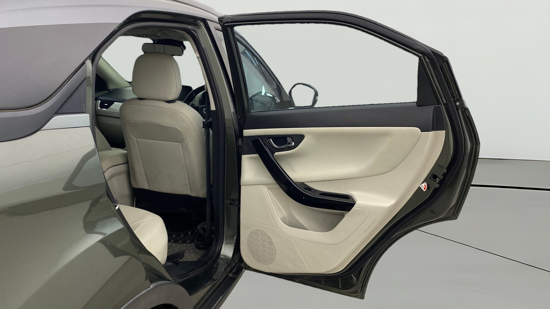 View 2024 Tata Nexon Revotron XZ Plus Lux Image 8 Used 2024 Tata Nexon Revotron XZ Plus Lux Image 8