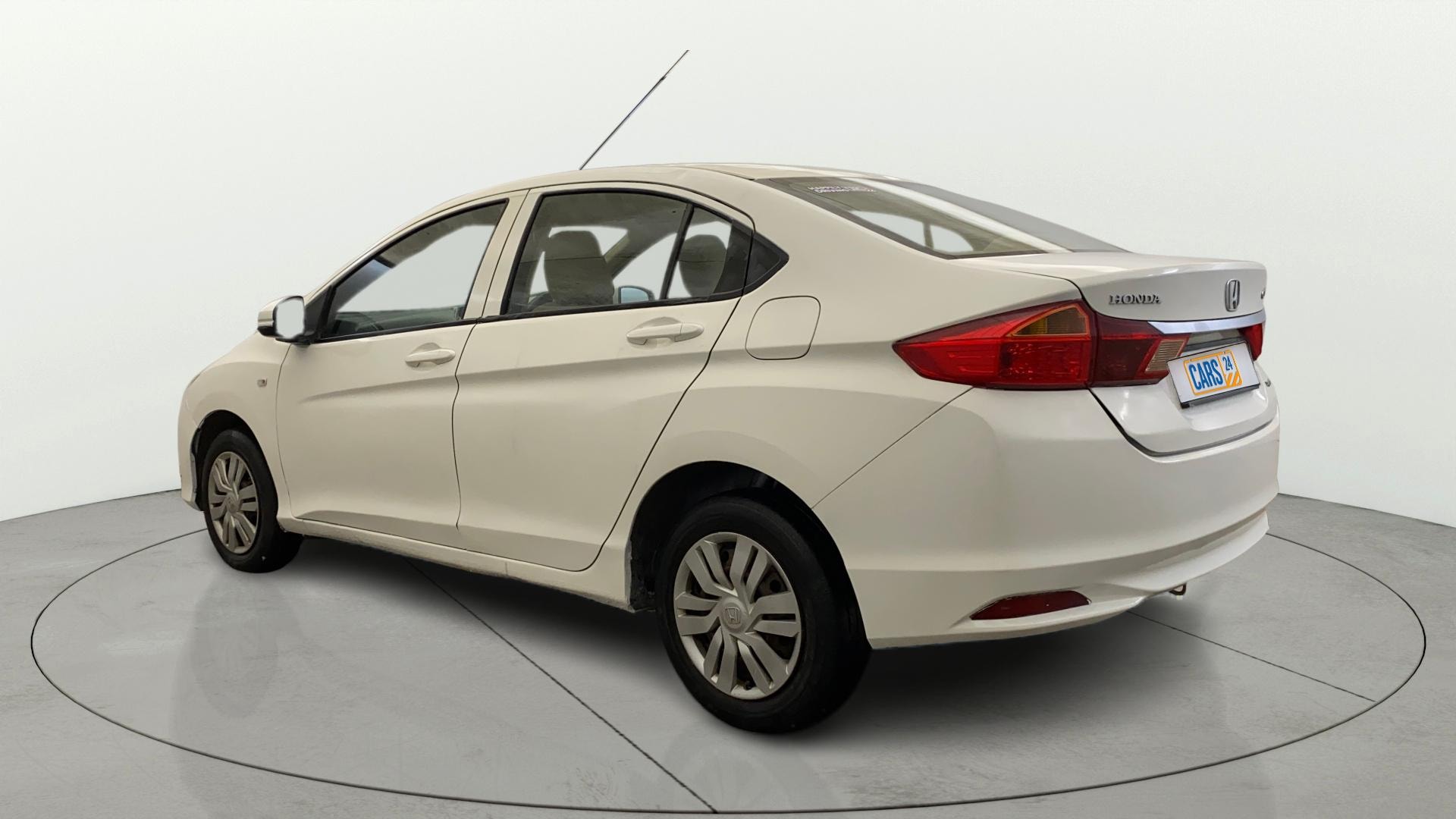 View 2015 Honda City ZX MT Diesel Anniversary Edition Image 2 Used 2015 Honda City ZX MT Diesel Anniversary Edition Image 2