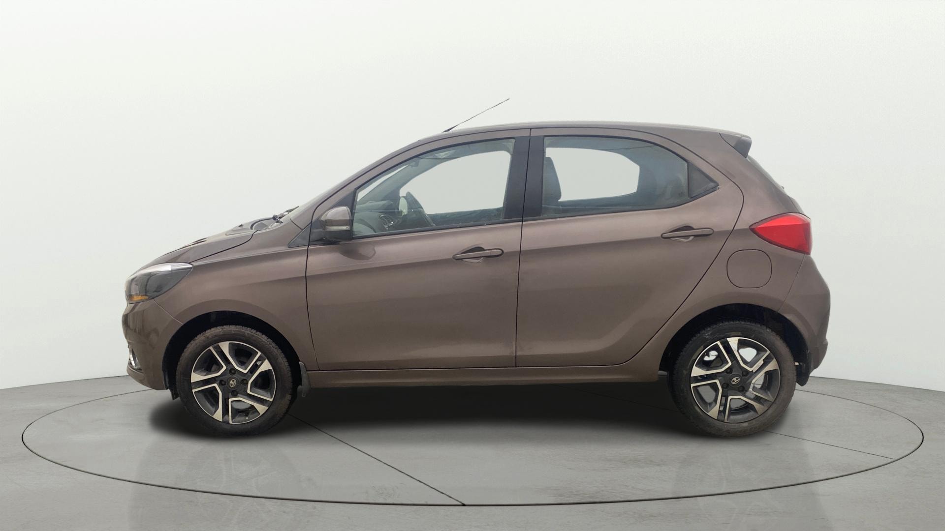 View 2020 Tata Tiago Revotorq XB Image 5 Used 2020 Tata Tiago Revotorq XB Image 5