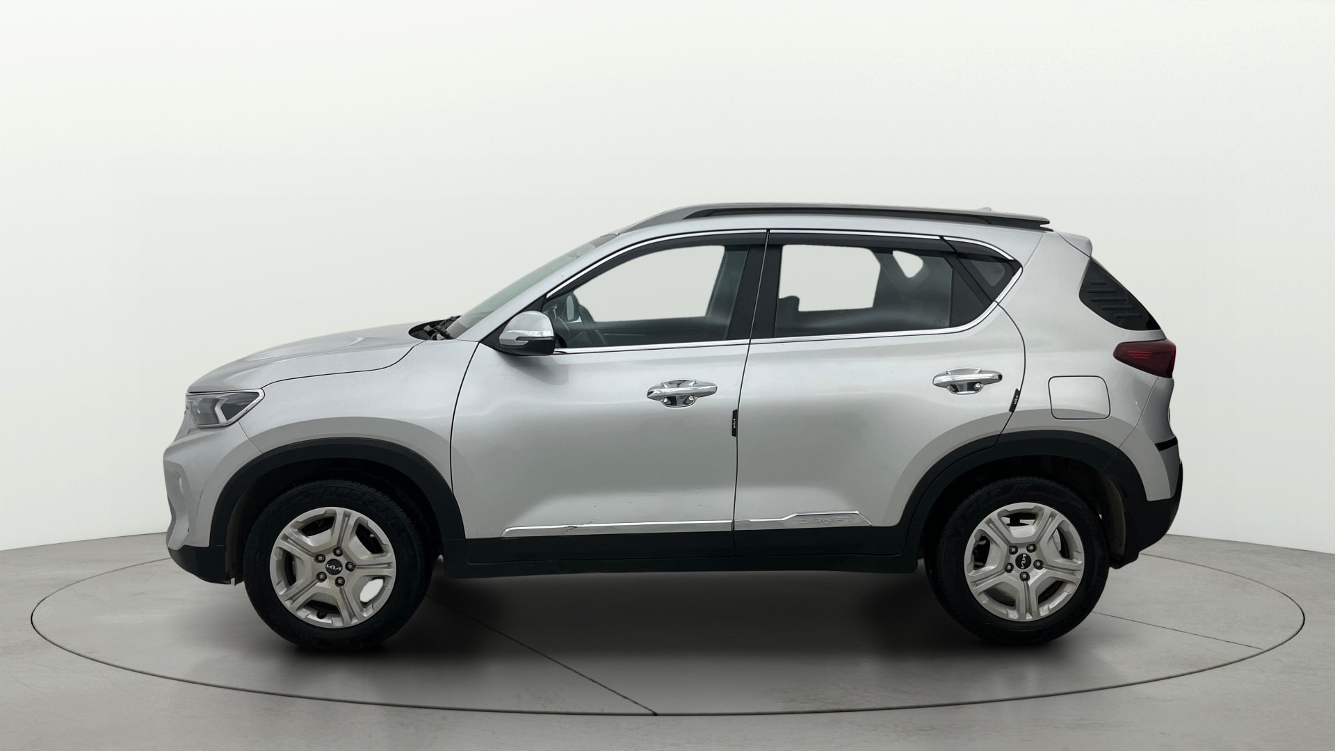 View 2023 Kia Sonet HTK Plus iMT Petrol Image 6 Used 2023 Kia Sonet HTK Plus iMT Petrol Image 6