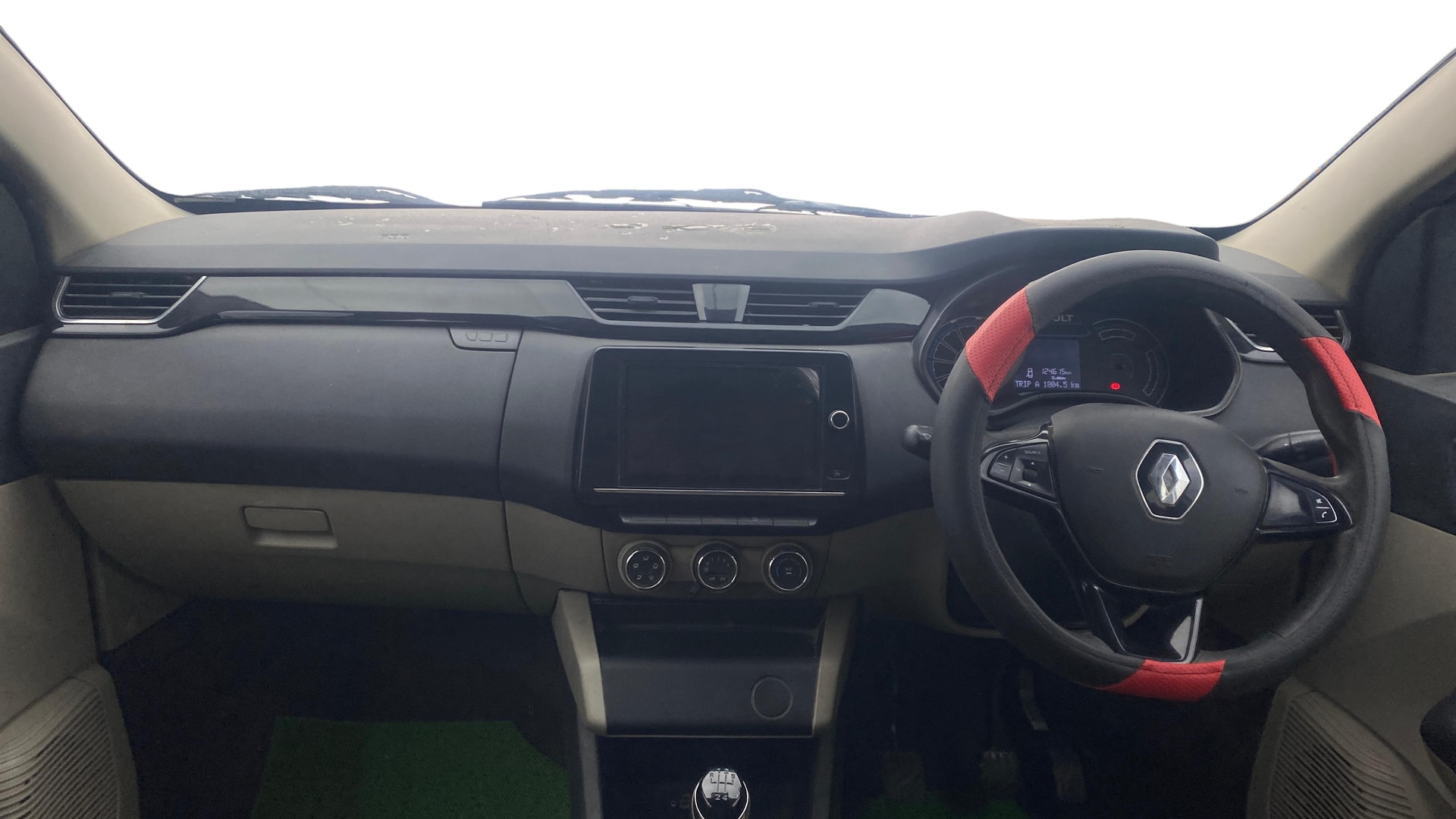 View 2022 Renault Triber RXT Image 16 Used 2022 Renault Triber RXT Image 16