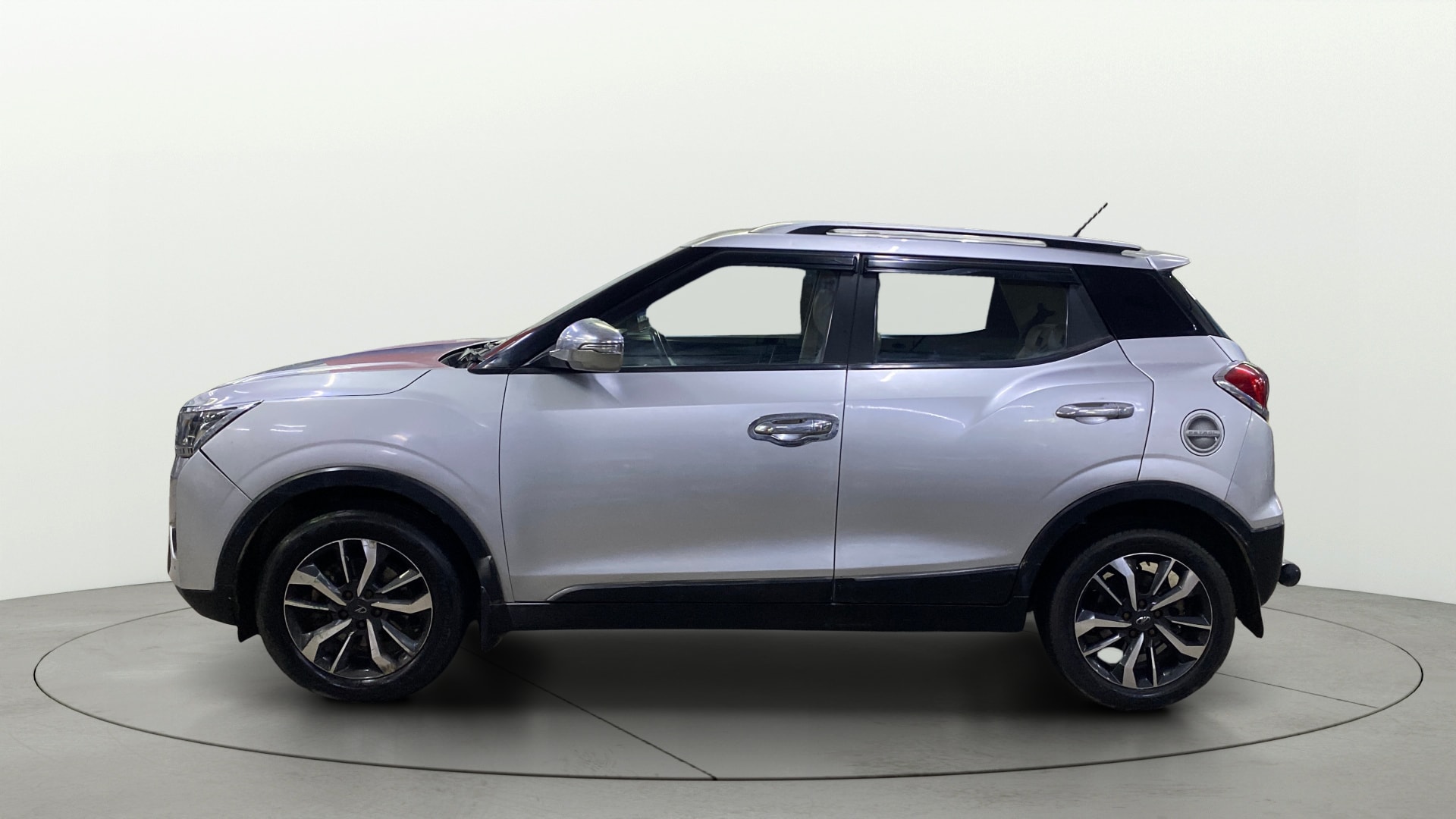 View 2019 Mahindra XUV300 W4 Petrol BS IV Image 28 Used 2019 Mahindra XUV300 W4 Petrol BS IV Image 28
