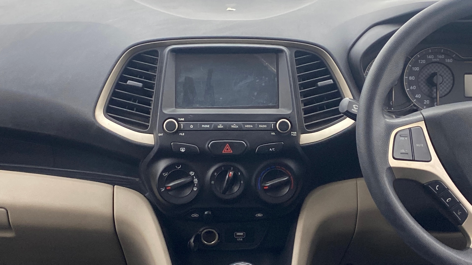 View 2019 Hyundai New Santro D-Lite Petrol Image 17 Used 2019 Hyundai New Santro D-Lite Petrol Image 17