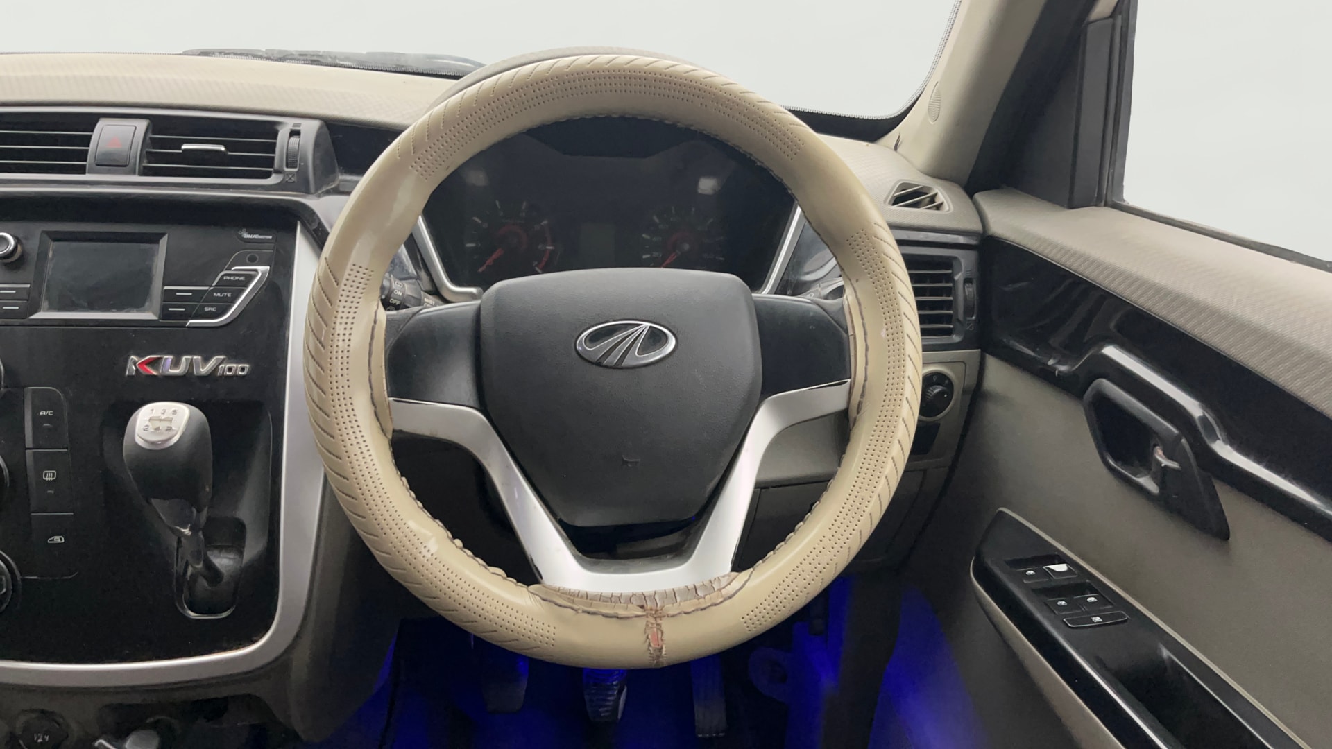 View 2016 Mahindra KUV100 K6 Plus Diesel 6 Seater BS IV Image 12 Used 2016 Mahindra KUV100 K6 Plus Diesel 6 Seater BS IV Image 12