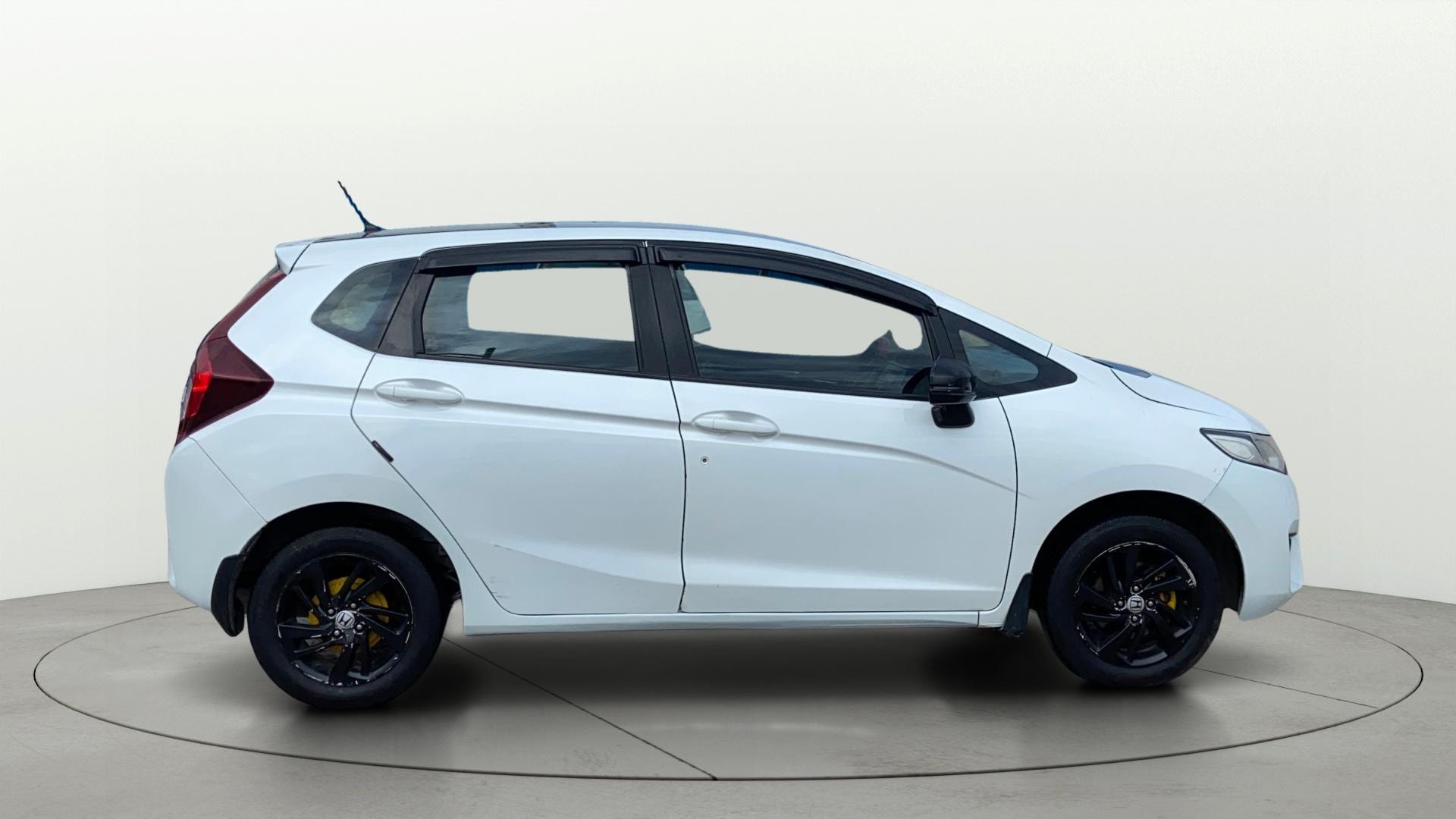 View 2015 Honda Jazz E MT Diesel Image 8 Used 2015 Honda Jazz E MT Diesel Image 8