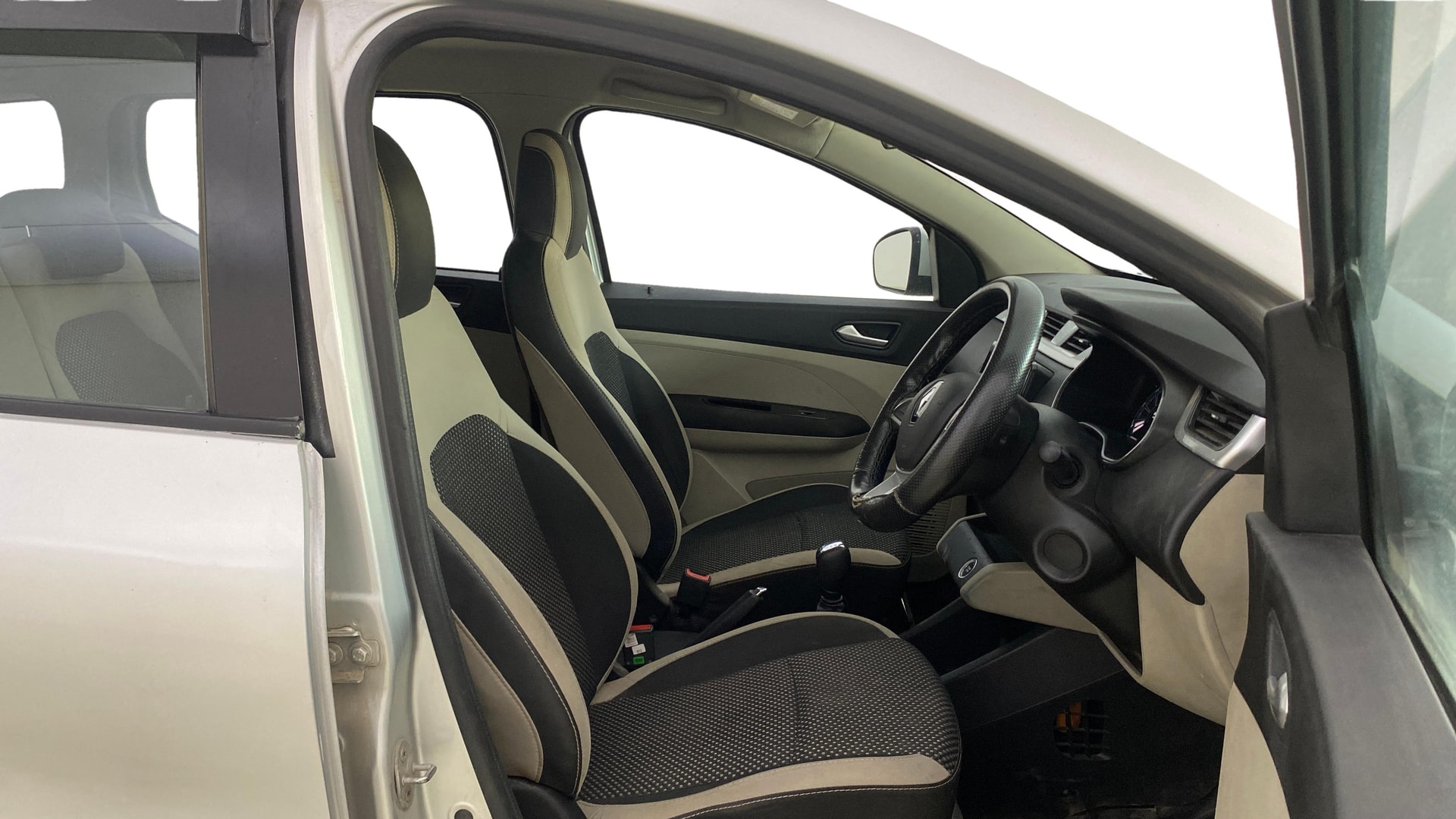 View 2020 Renault Triber RXZ AMT Image 18 Used 2020 Renault Triber RXZ AMT Image 18
