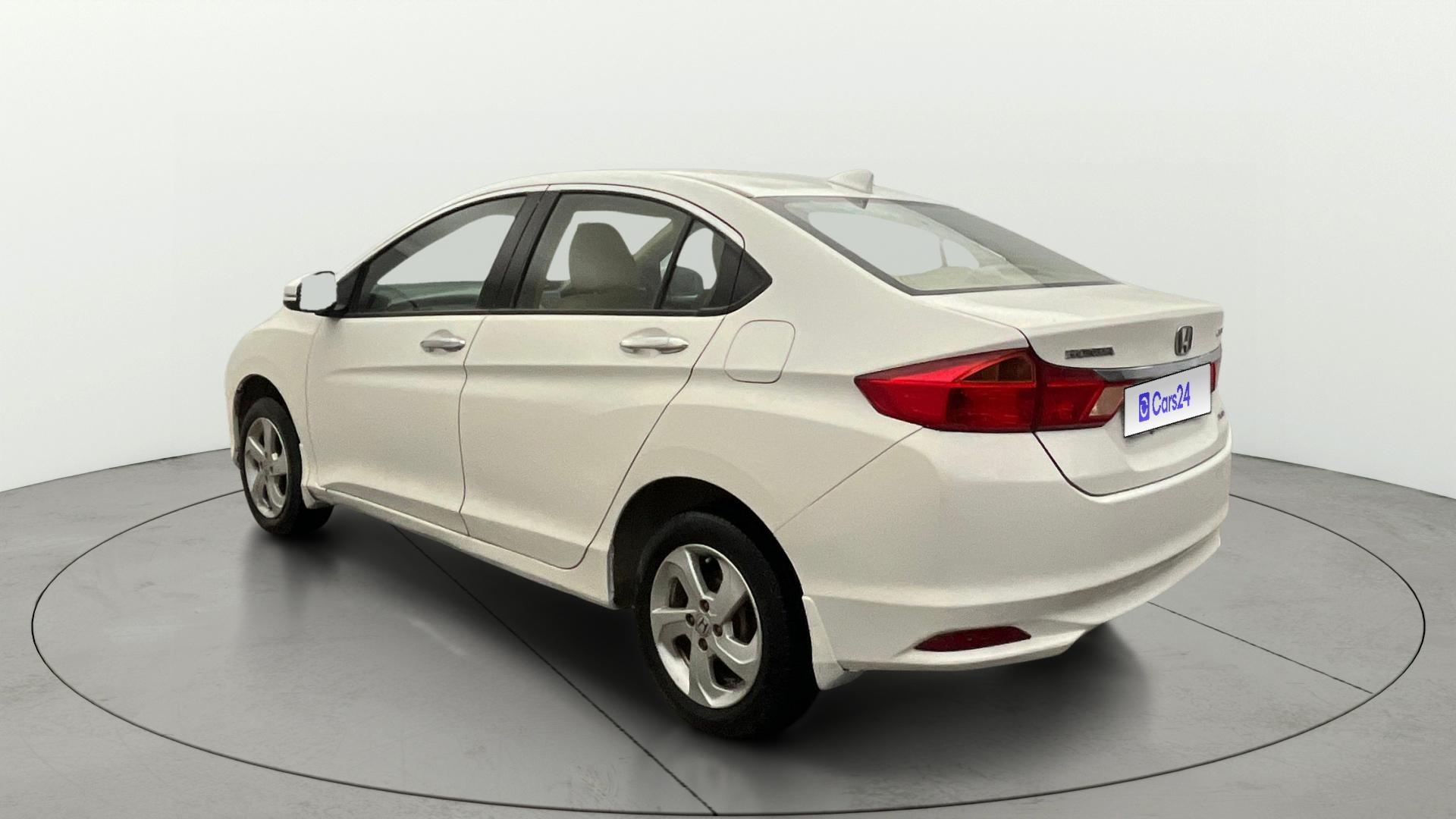 View 2015 Honda City ZX MT Diesel Anniversary Edition Image 2 Used 2015 Honda City ZX MT Diesel Anniversary Edition Image 2