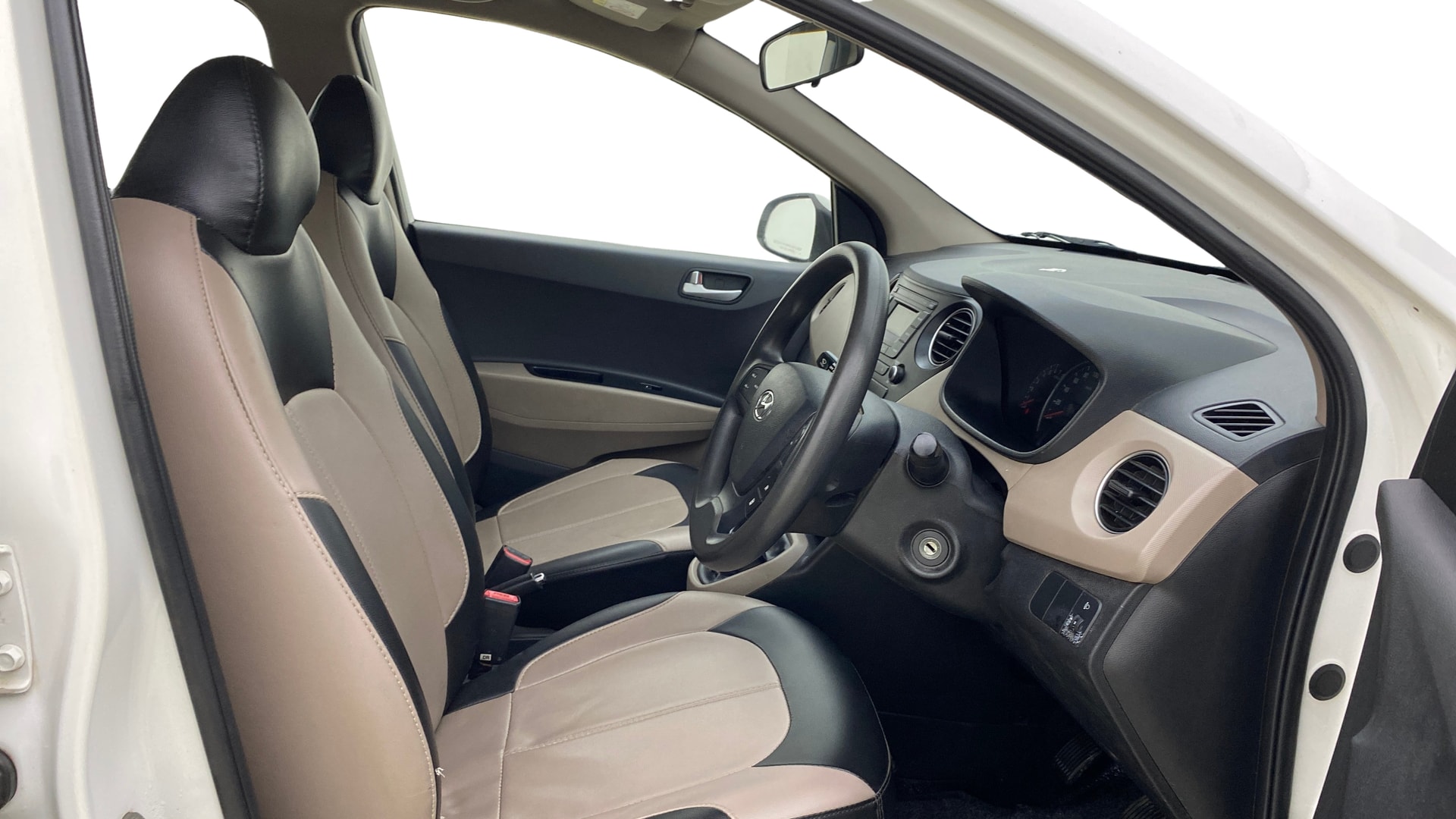 View 2017 Hyundai Grand i10 Sportz 1.2 Kappa Image 16 Used 2017 Hyundai Grand i10 Sportz 1.2 Kappa Image 16