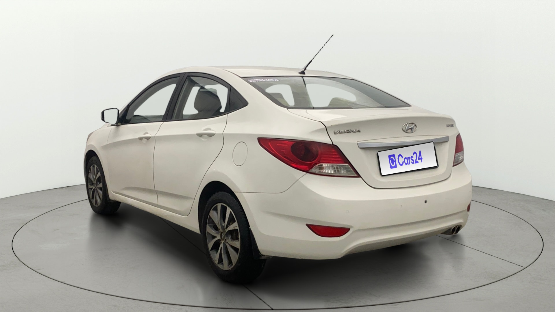 View 2014 Hyundai Fluidic Verna 1.6 VTVT SX Image 2 Used 2014 Hyundai Fluidic Verna 1.6 VTVT SX Image 2