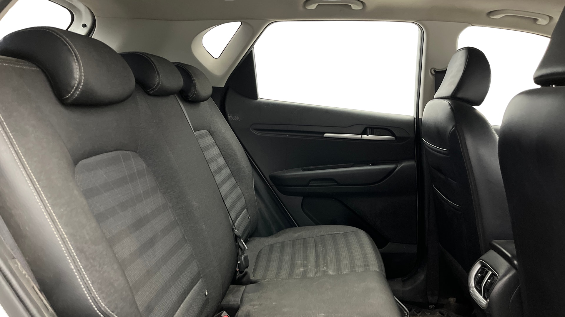 View 2023 Kia Sonet HTK Plus iMT Petrol Image 30 Used 2023 Kia Sonet HTK Plus iMT Petrol Image 30