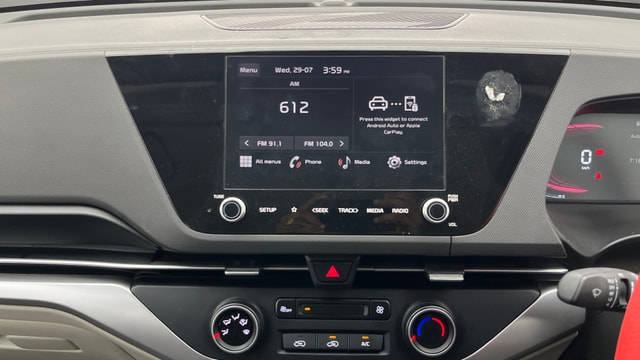 View Kia Carens Image 19 Used Kia Carens Image 19