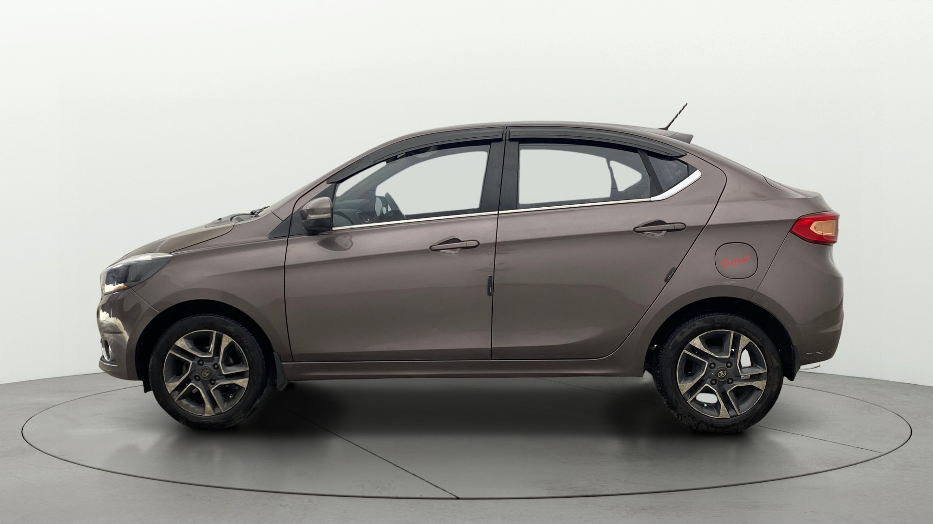 View 2017 Tata Tigor XZ (O) Petrol Image 5 Used 2017 Tata Tigor XZ (O) Petrol Image 5