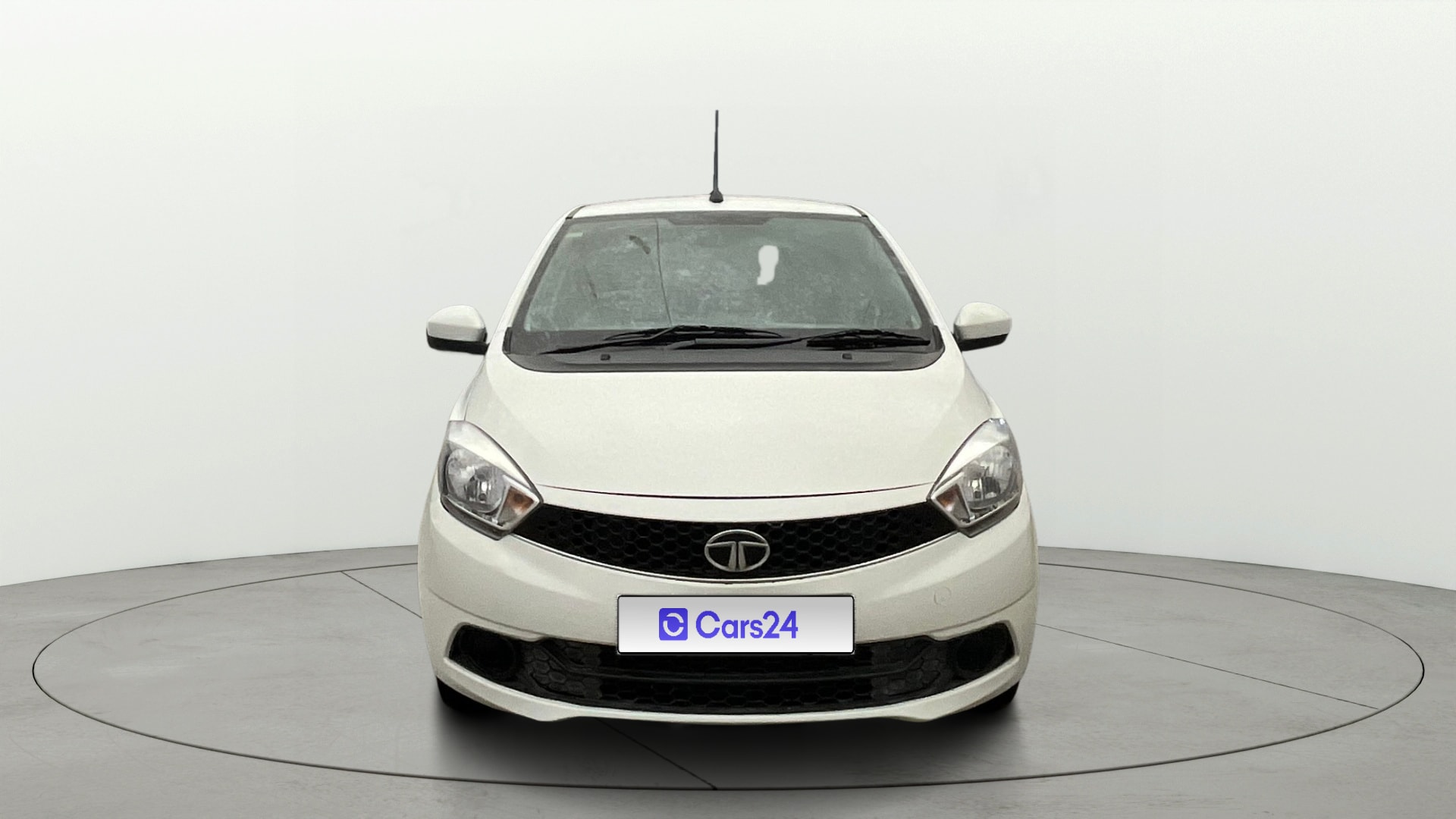 View 2016 Tata Tiago Revotorq XB Image 1 Used 2016 Tata Tiago Revotorq XB Image 1