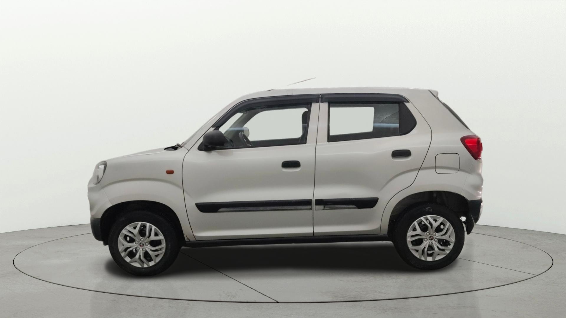 View 2021 Maruti Suzuki 1000 Base Variant Image 5 Used 2021 Maruti Suzuki 1000 Base Variant Image 5