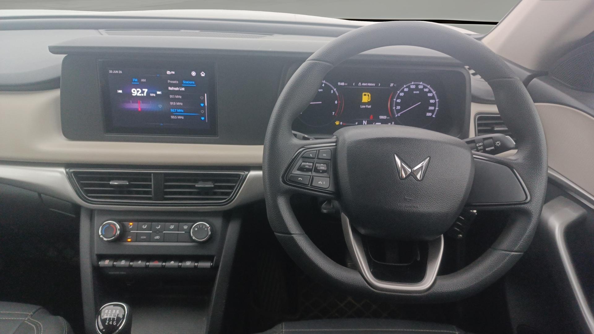 Used 2022 Mahindra XUV700 Used 2022 Mahindra XUV700