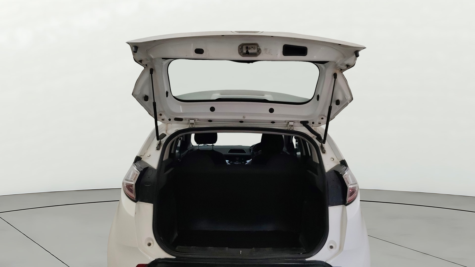 View 2018 Tata Nexon Revotron XM Image 16 Used 2018 Tata Nexon Revotron XM Image 16
