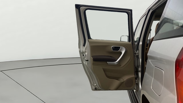 View Mahindra TUV300 Image 23 Used Mahindra TUV300 Image 23
